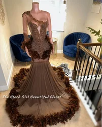 Sparkling Brown Prom Dresses 2024 Black Girls One Shoulder Sleeve Feather Fishtail Dresses Delicate Diamonds Beaded Gowns