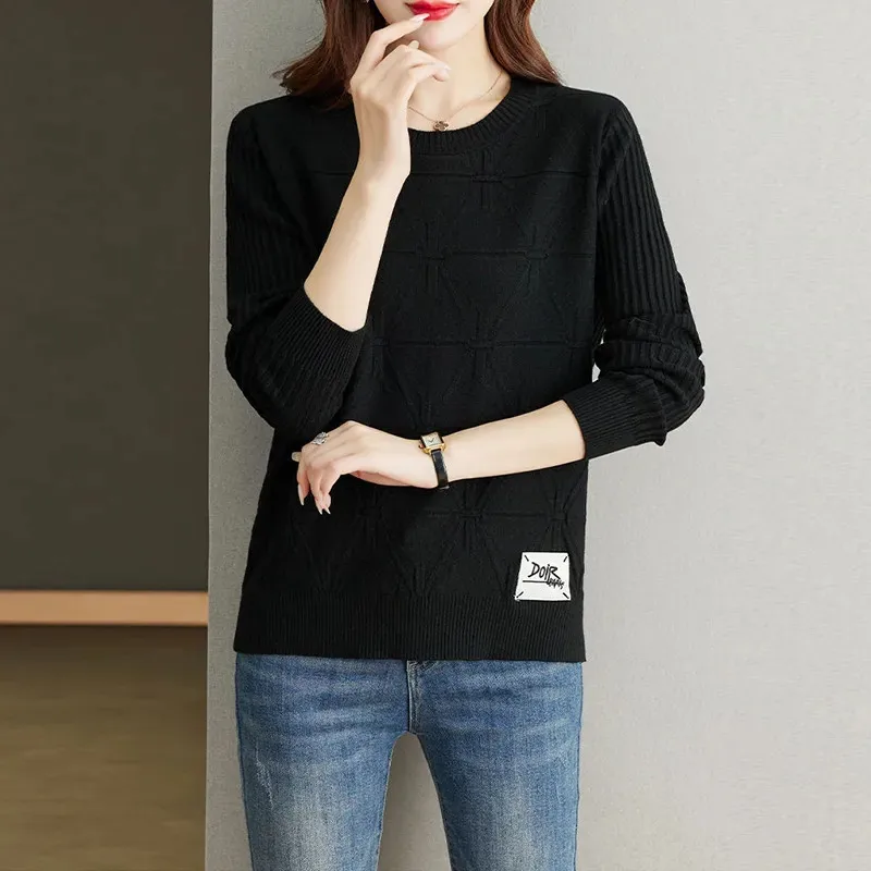 Knitted Bottom Shirt Middle-Aged Ladies Coat Fall/Winter 2024 New Sweater Women Round Neck Western-Style Pullover Fashion Jacket