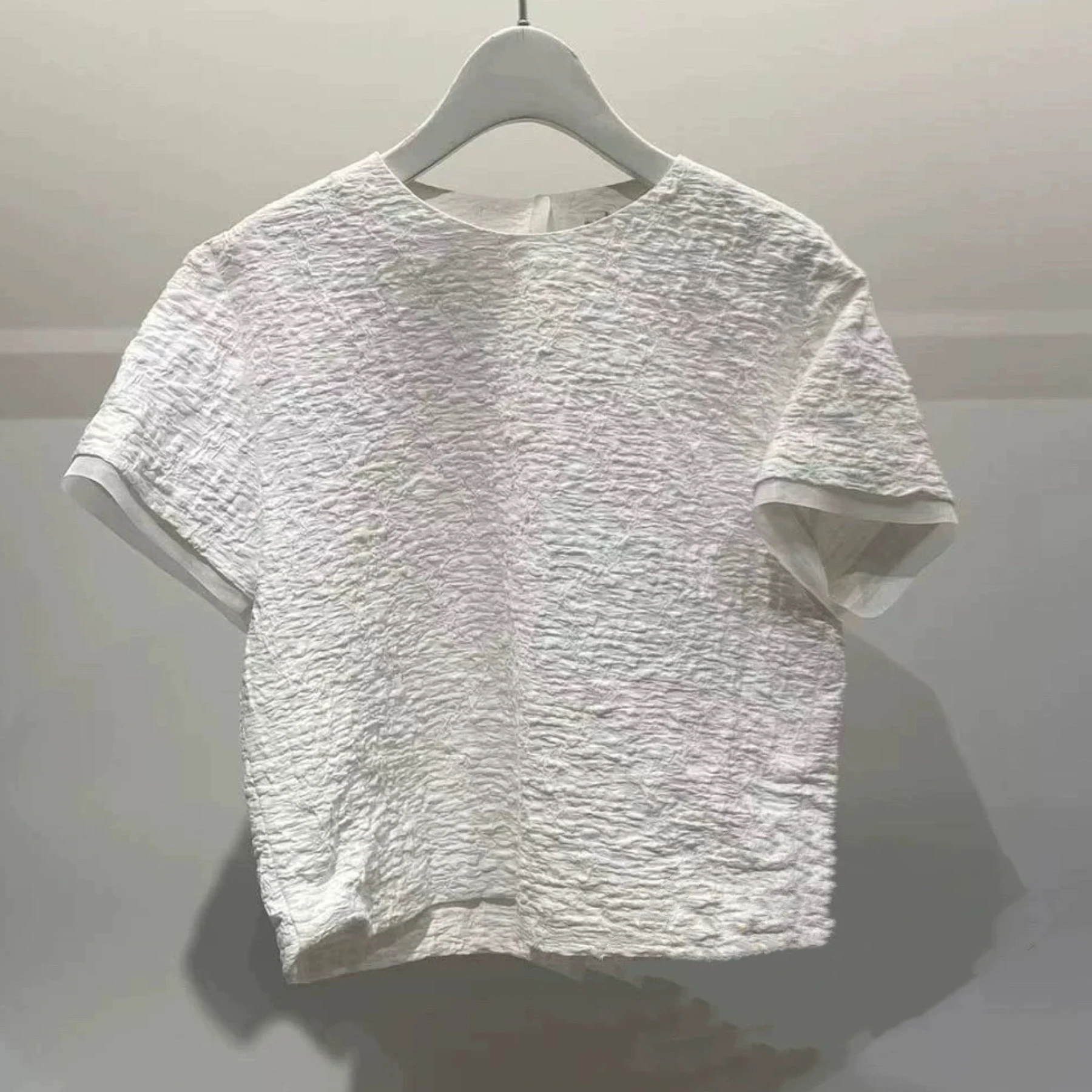 カジュアルな夏のスカートセット、伸縮性のあるウエスト、またはSveラウンドネの質感感覚とプリーツのディテールが特徴の女性用スカート