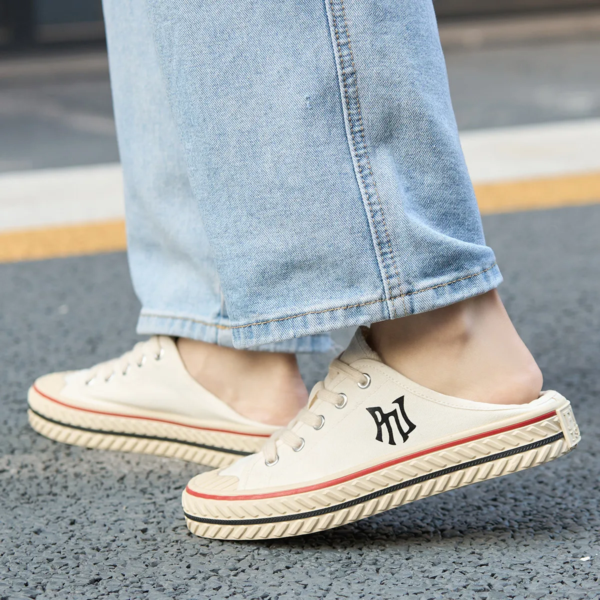 A pair of PNJ women's casual outdoor canvas shoes half support shoes four seasons casual board shoes school style cloth shoes