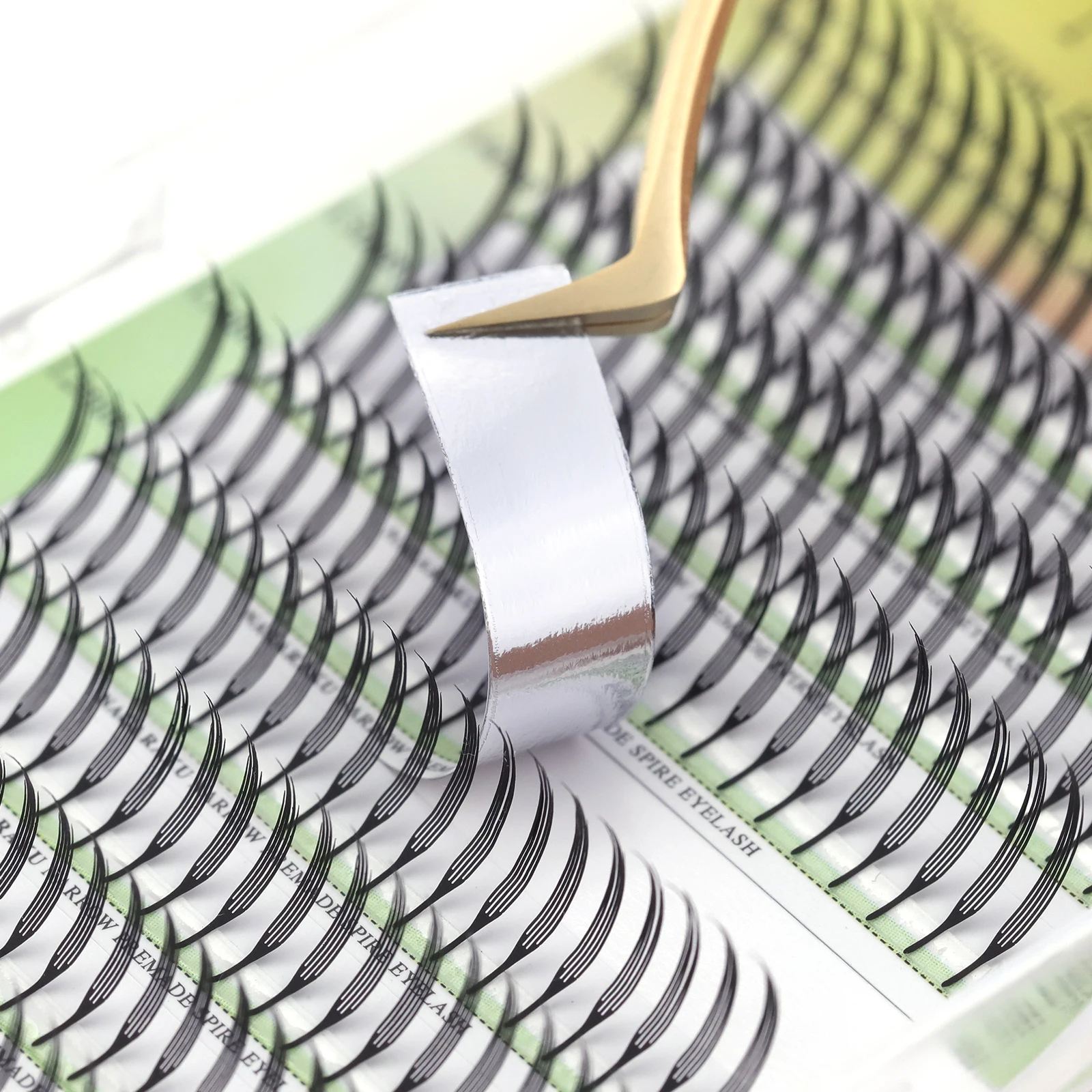 ขนตาปลอม NAGARAKU แบบปลายแหลม  ให้ลุคธรรมชาติ นุ่มฟู  แบบการ์ตูน