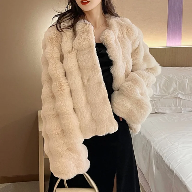 White Fur Coat for Women 2023 Autumn and Winter New Style Short Imitation Fur Plush Collarless Top Short Top Warm and Trend