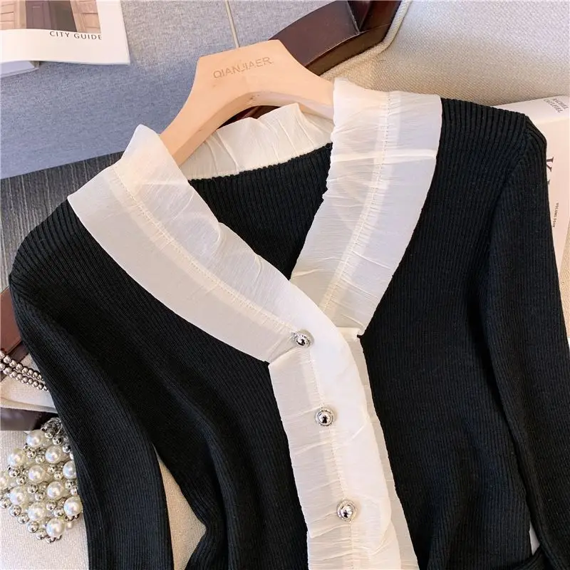 Cárdigan ajustado de manga larga con cuello en V, Top corto empalmado de encaje de estilo francés, Otoño e Invierno 2025