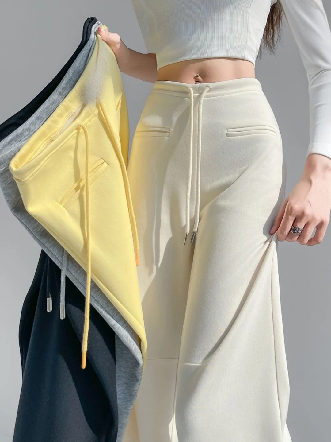

Свободные драпирующиеся спортивные брюки-бананы желтого цвета для женщин, повседневные брюки, весна 2026, новый стиль, с высокой талией, эластичные, вязаные, прямого кроя