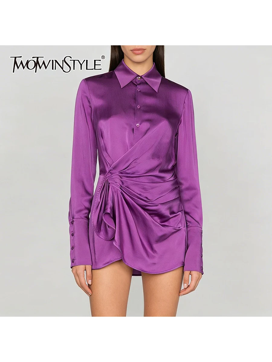 

Женское мини-платье TWOTWINSTYLE с однотонными вставками, драпировкой, отложным воротником, длинными рукавами, в стиле туника, с пуговицами и элементами пэчворка