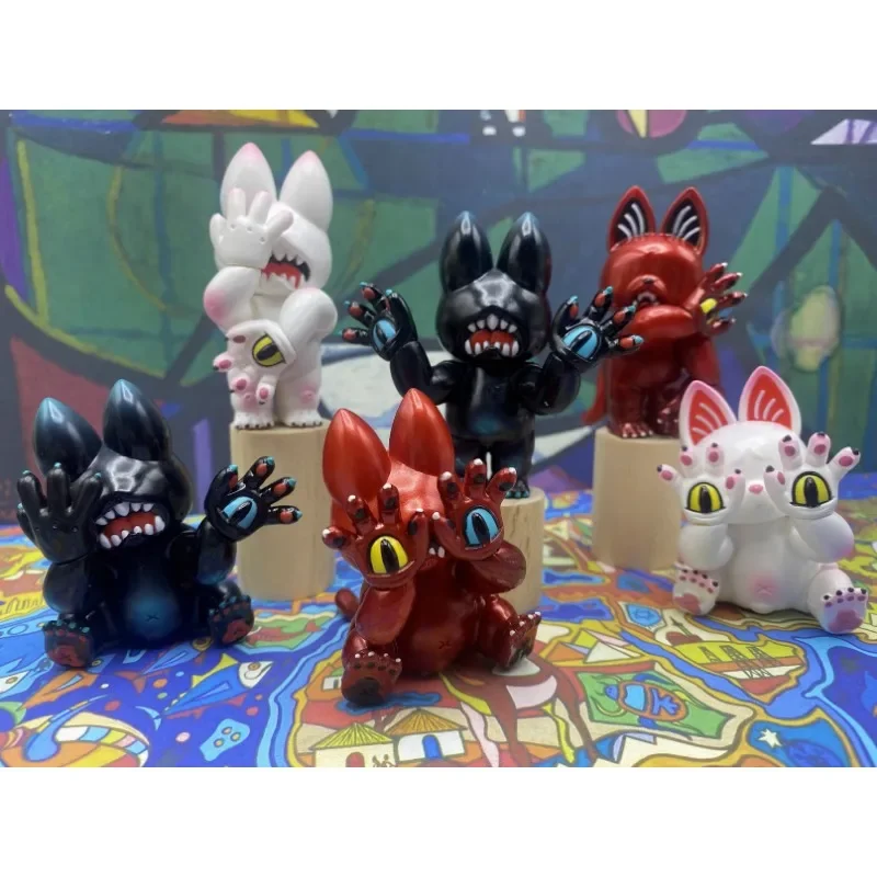 Original STASTO Gashapon The Cat From Hell Blindfold Cat Qversion Mini Anime Action Figure Model Toys Gifts Collection Ornament