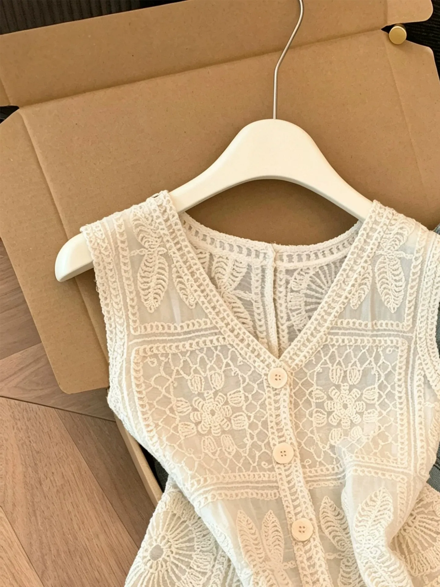 Lace Embroidered V-Neck Backless Women's Vest Summer Outerwear Inner Match Hollow out Knitted Cardigan Breathable Casual Top