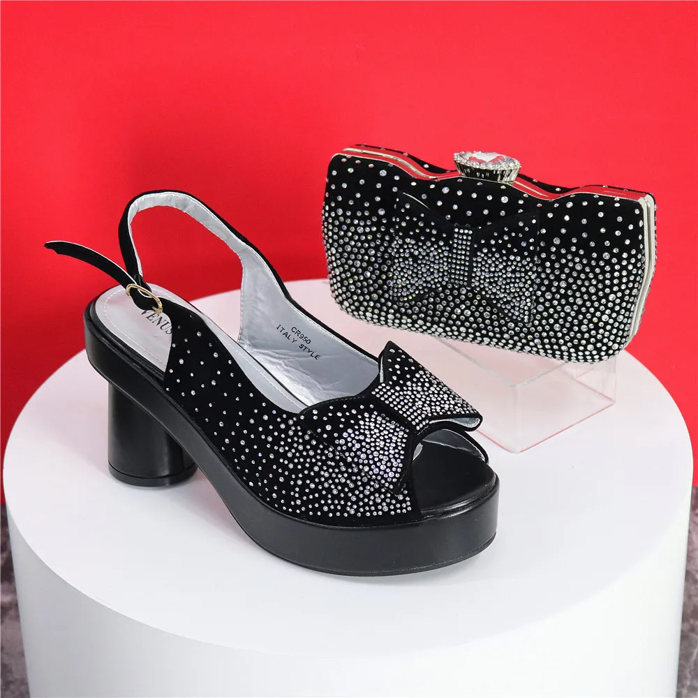 Elegante Schwarze Damen-Sandalen mit Blockabsatz, Plateau, Peeptoe und Strass-Verzierung & Clutch-Tasche Set für Hochzeit, Party und Abendveranstaltungen – Detail 22