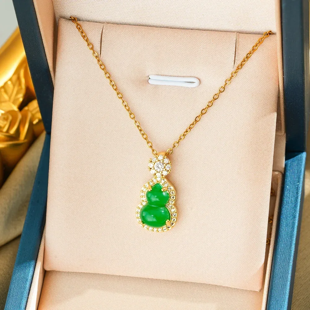 

Niche Chinese-style titanium steel necklaces, chalcedony gourds and high-end collarbone chains