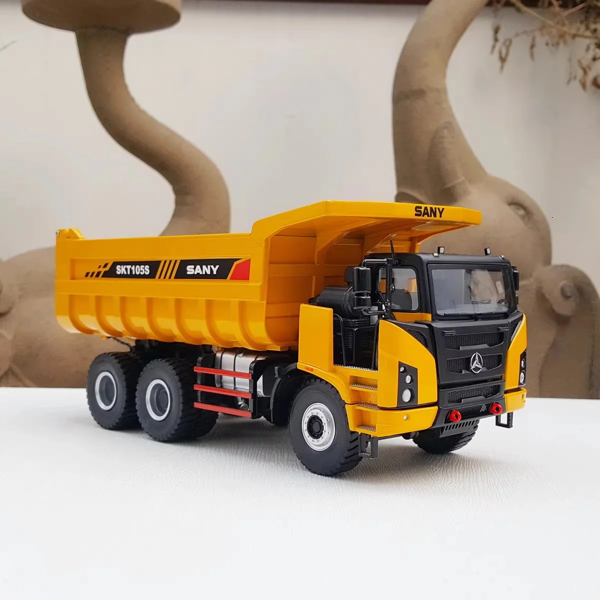 Diecast 1:35 Scale SANY SKT105S Dump Mining Truck Alloy Car  Model Collection Souvenir Display Ornaments Vehicle Toy