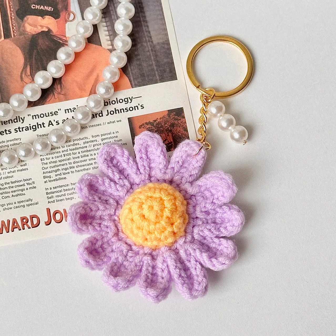 قلادة زهرة الأقحوان المصنوعة يدويًا من الكروشيه لحقيبة اليد، منتجات نهائية من الكروشيه، سلاسل مفاتيح على شكل زهرة محبوكة، إكسسوارات كروشيه