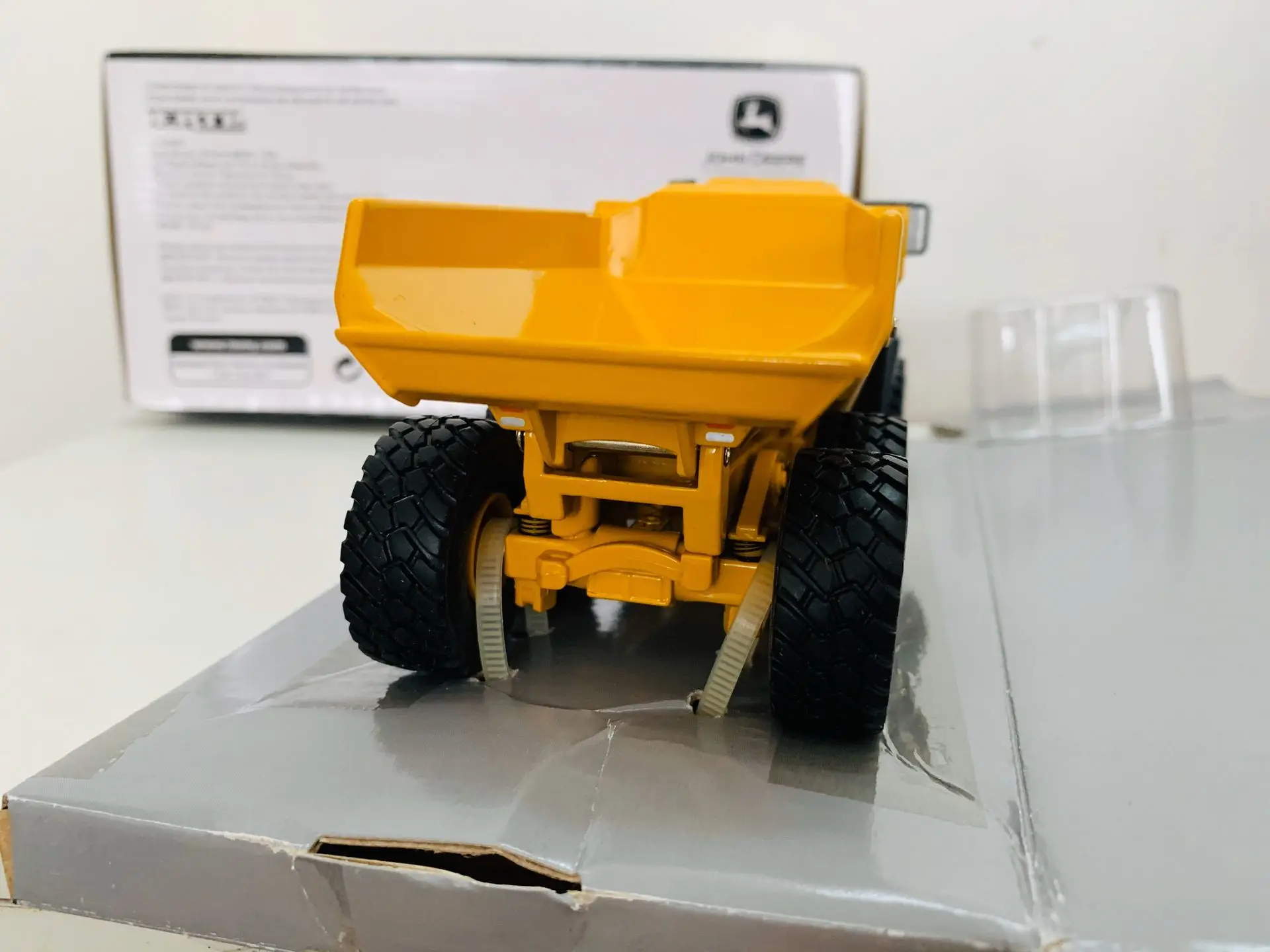 460E Articulated Dump Truck 1/50 Scale Die-Cast Model New in Box