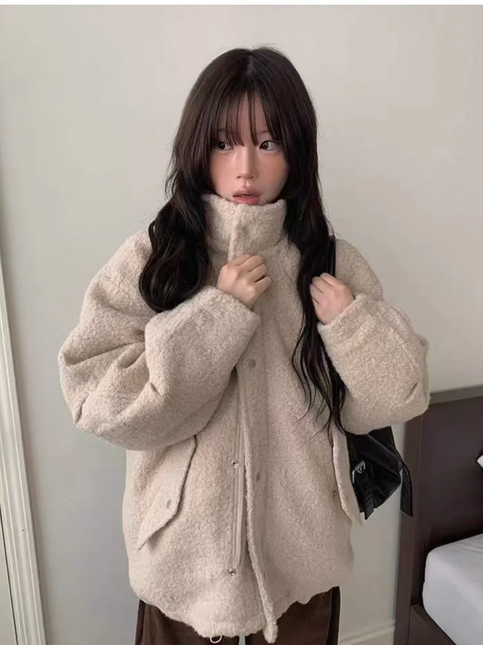 

Шикарное зимнее полушерстяное пальто на хлопковой подкладке средней длины, свободный высокий воротник, женская твидовая куртка небольшого размера, модная верхняя одежда