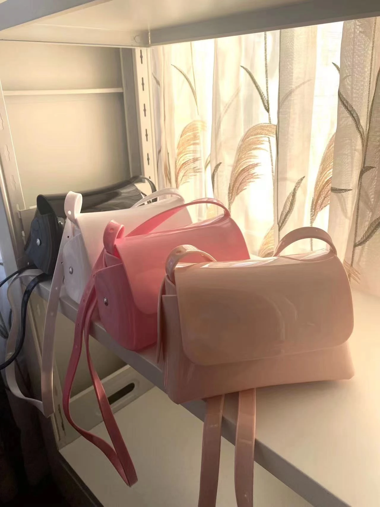 

Летняя женская мини-сумка через плечо 2026 года, легкая сумка-желе конфетных цветов, простая однотонная сумка-кроссбоди для женщин