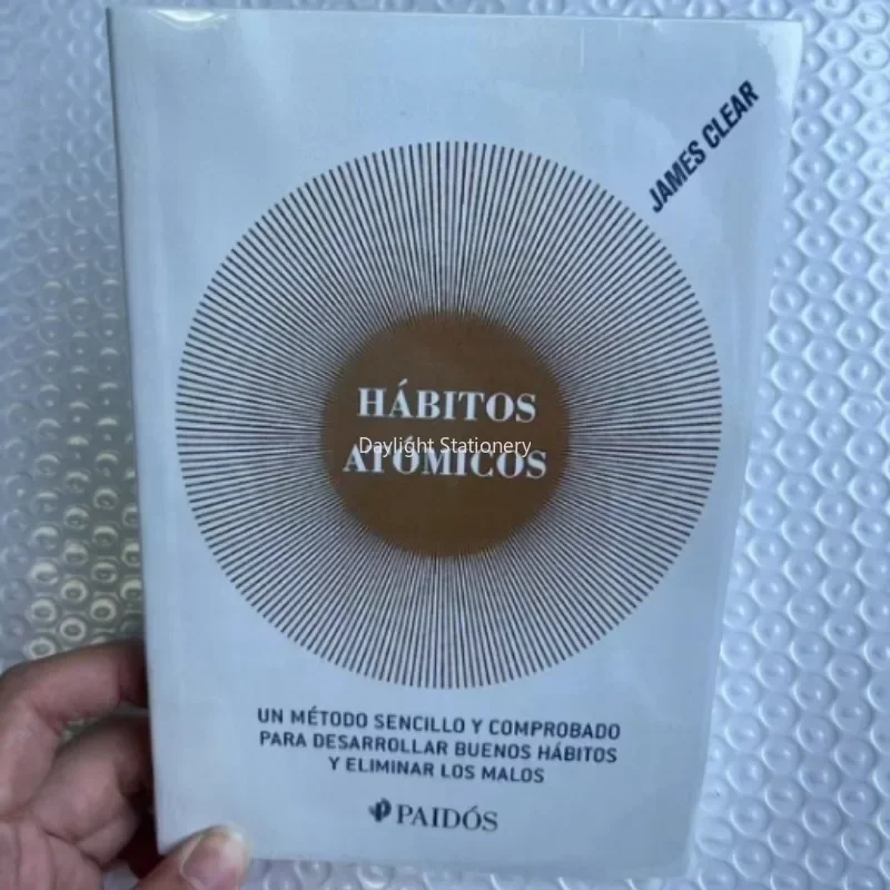 Hábitos atómicos: una forma sencilla de desarrollar buenos hábitos y deshacerse de los malos, libro de bolsillo en español