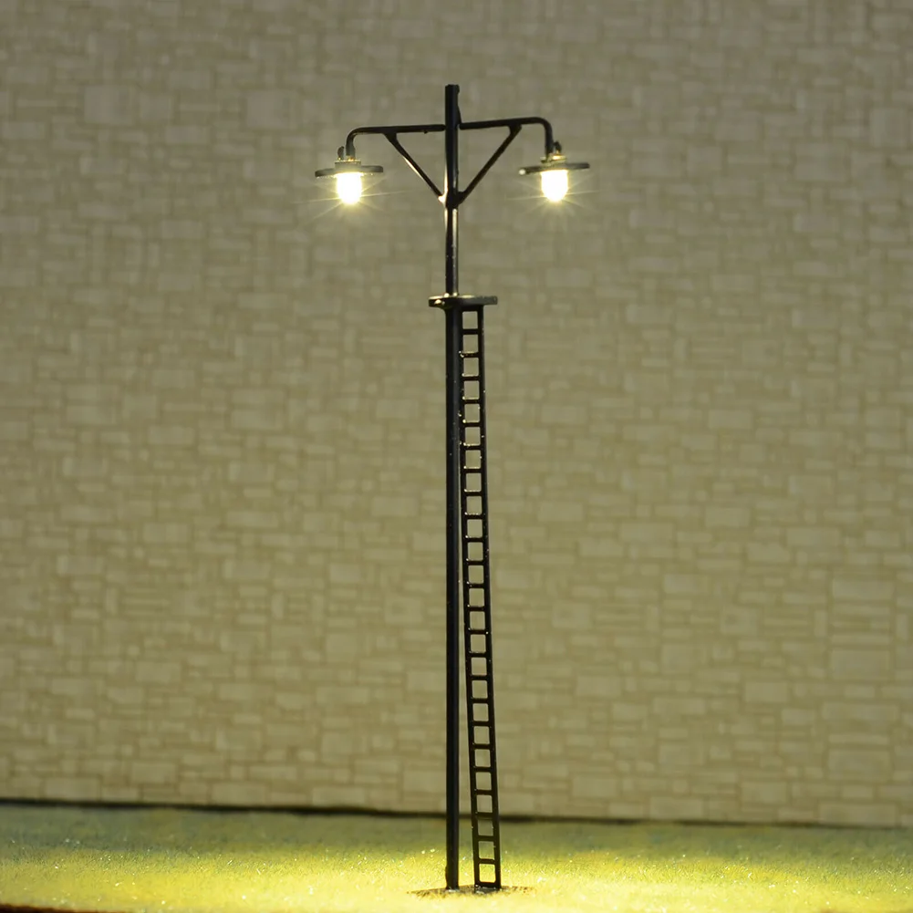 4 X HO Scale LED Yard Light Model Train railway Street Station lampione 4 dadi modello Railroad treni Outdoor Garden Decor