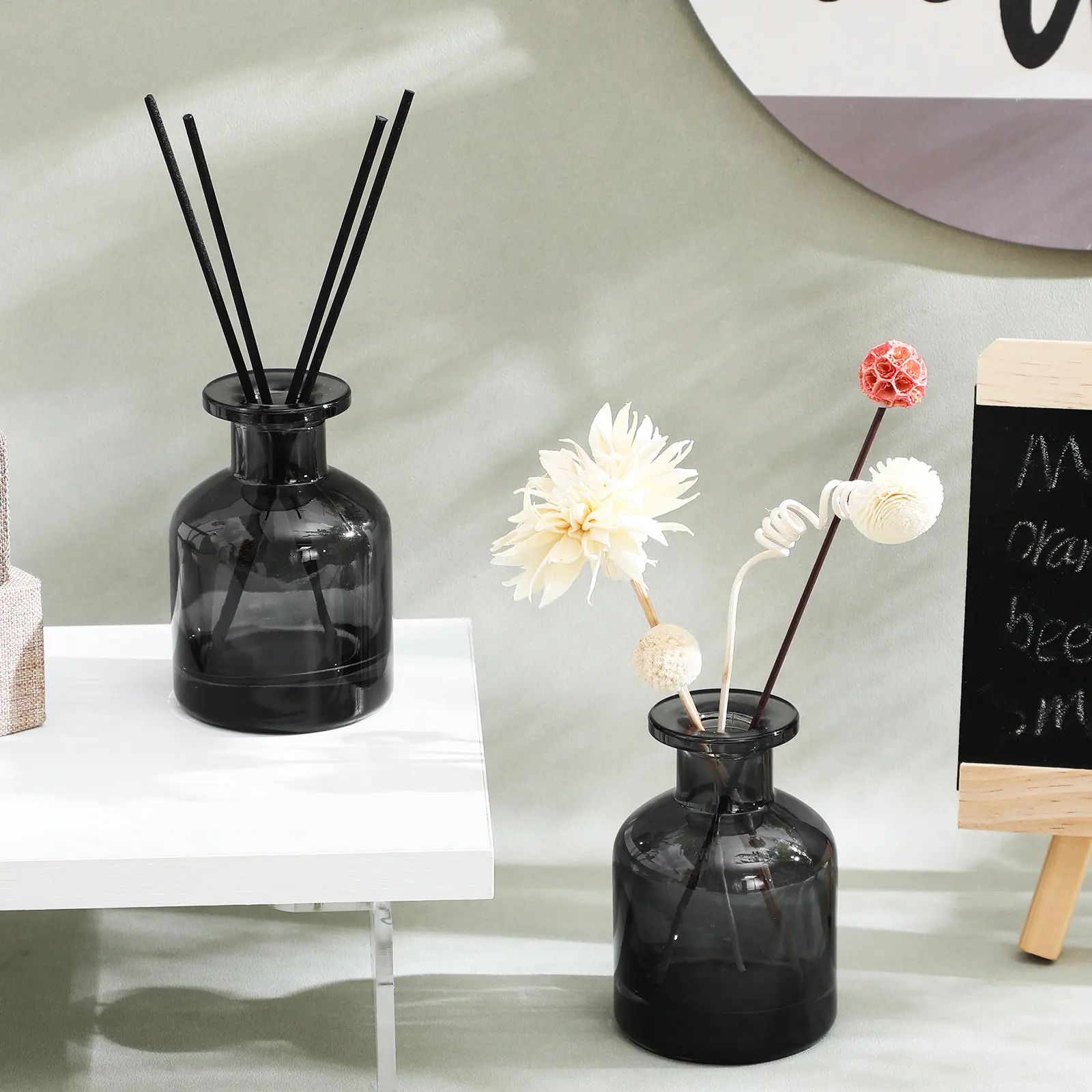 

2Pcs Portable Glass Reed Diffuser Bottles Cylindrical Design Reusable Empty Aroma Diffuser Jars for Home Office Car Fragrance