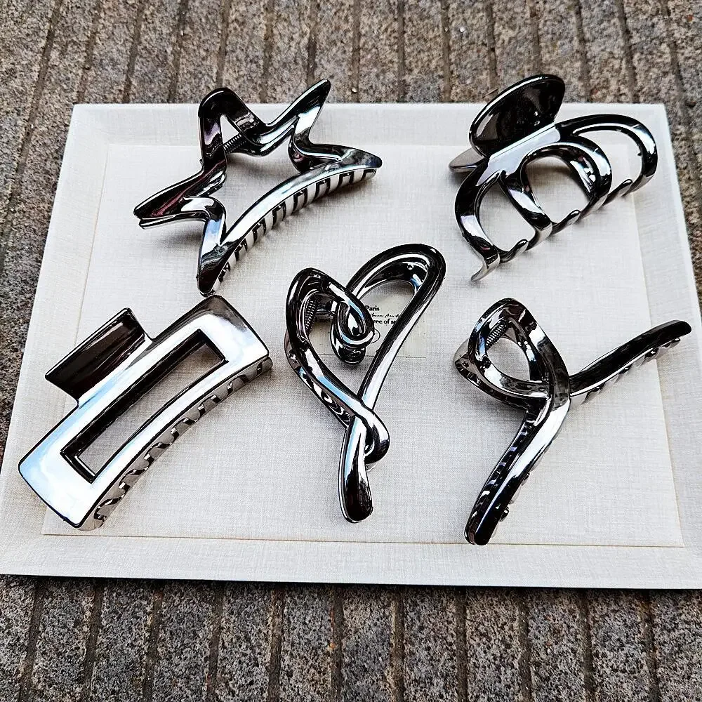 

Gunmetal Asymmetric Claw Clip - Luxury Heart-Accent French Hairpin for Low Buns & Secure Updos, Matte Resin Base