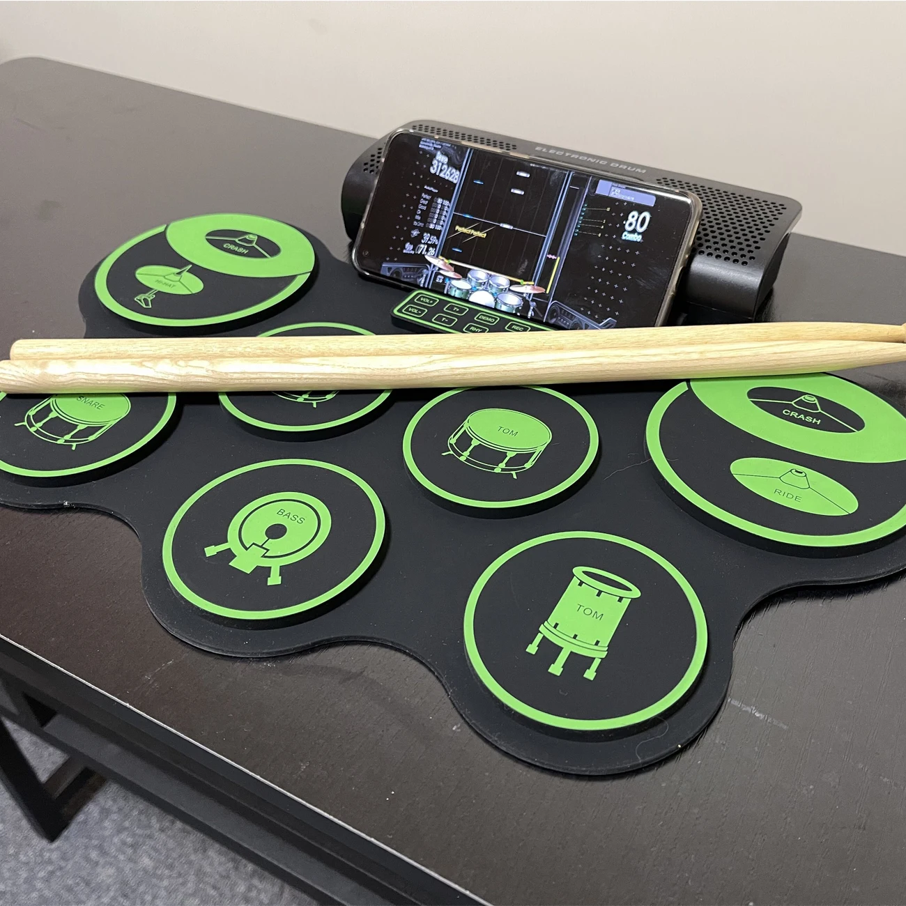 

2025 Portable Electronic Drum Set 7-Pad Roll-Up Kit for Beginners