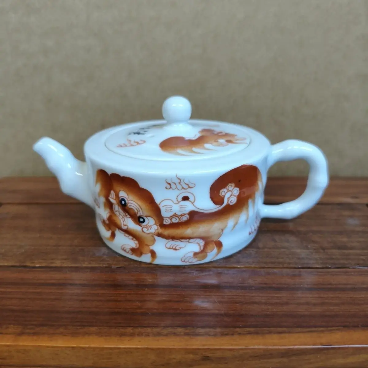 Vintage Old Collection Taishi Shaobao Red Lion Hand Painted Ceramic Teapot Antique Collection