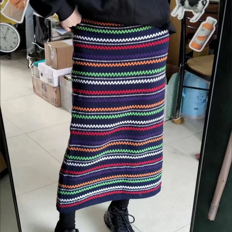 

Вязаная шерстяная полудлина в радужную полоску, осенне-зимняя новая коллекция, знаменитая в Интернете утягивающая повседневная юбка средней длины