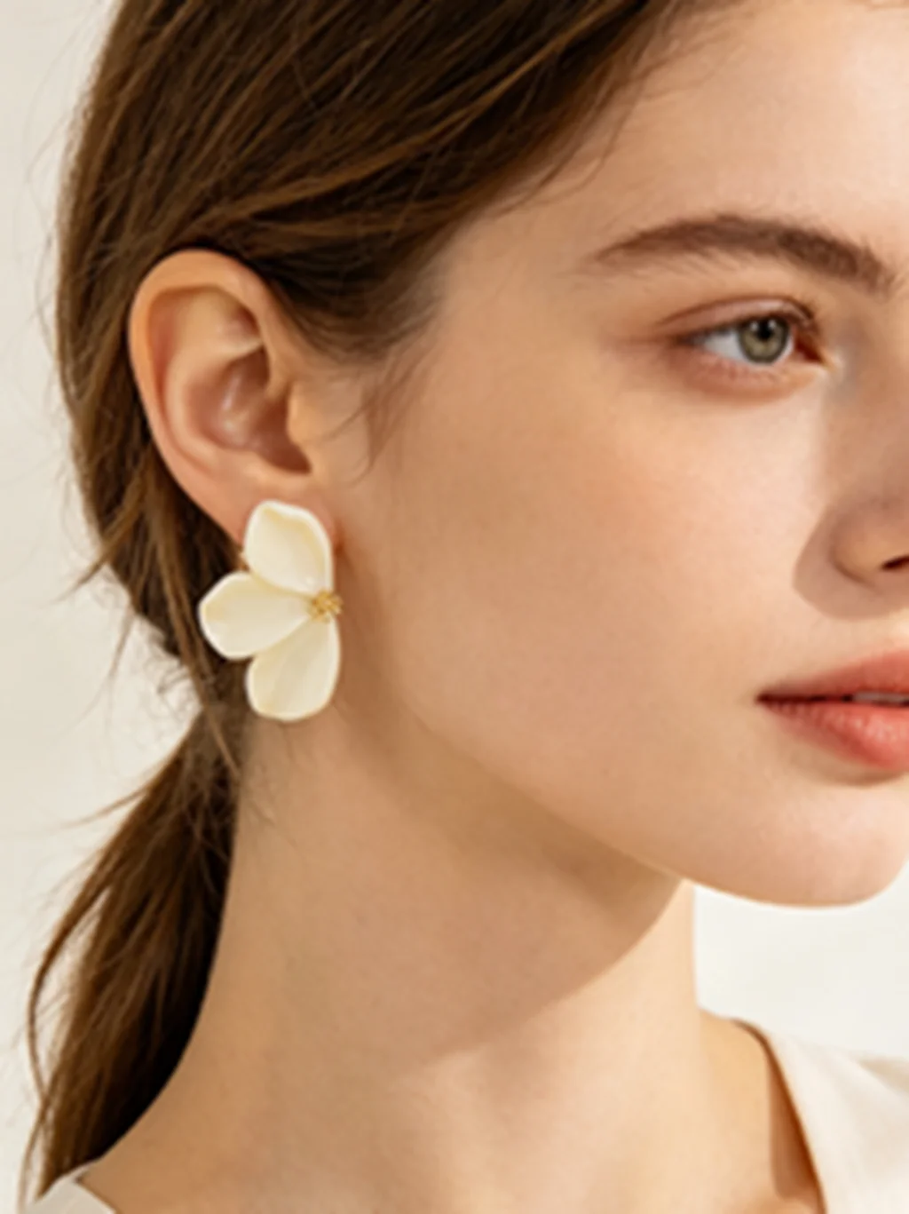 Women's Shiny Milky White Large Flower Earrings with Golden Metal Stamens, Elegant Holiday Party Exaggerated Acrylic Petal Ear Accessories