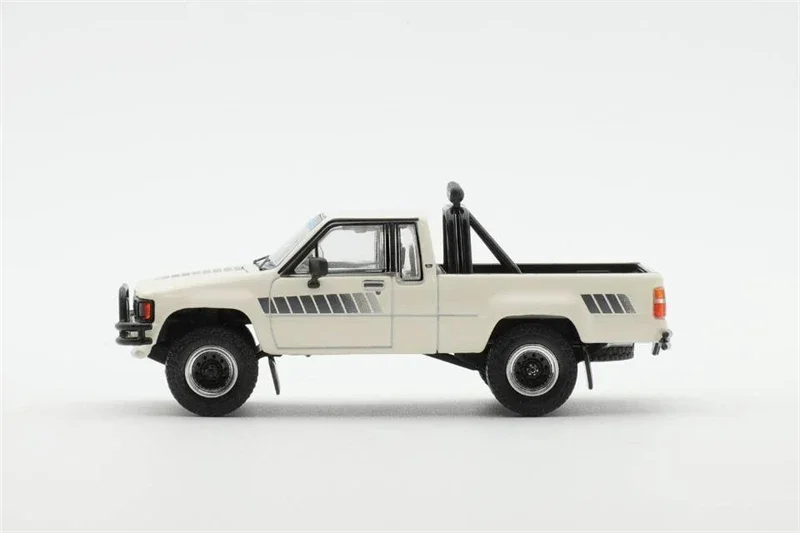 GCD 1:64 Hilux 1985 SR5 Carro modelo fundido