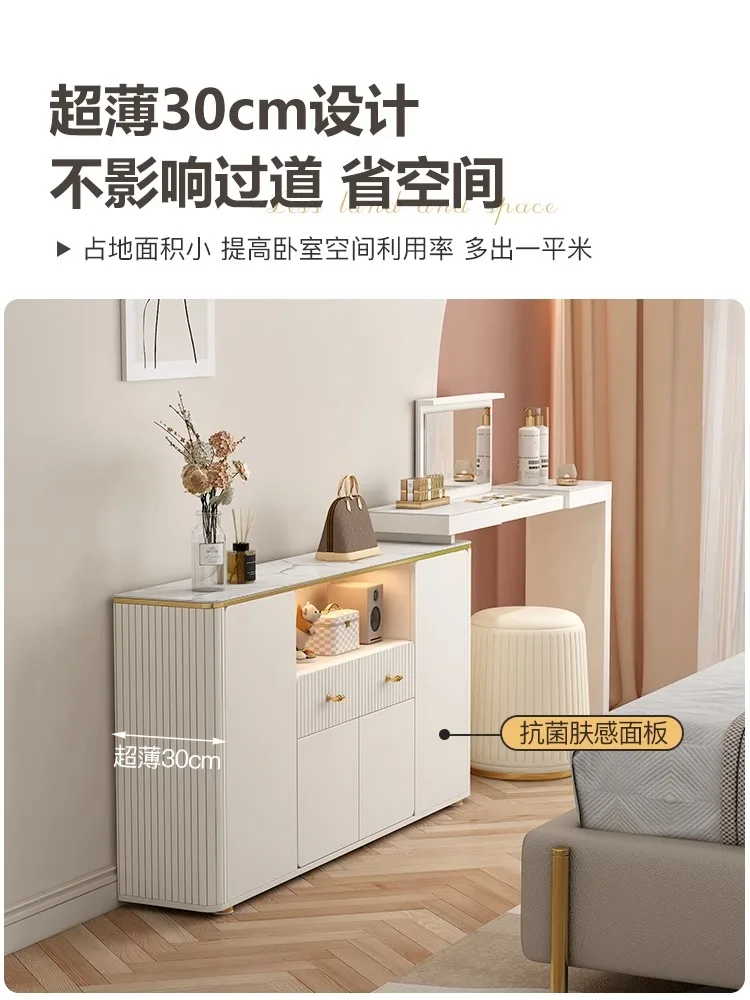 في عام 2023، خزانة المكتب الجديدة بجانب السرير هي خزانة تخزين المكياج بسيطة وحديثة.