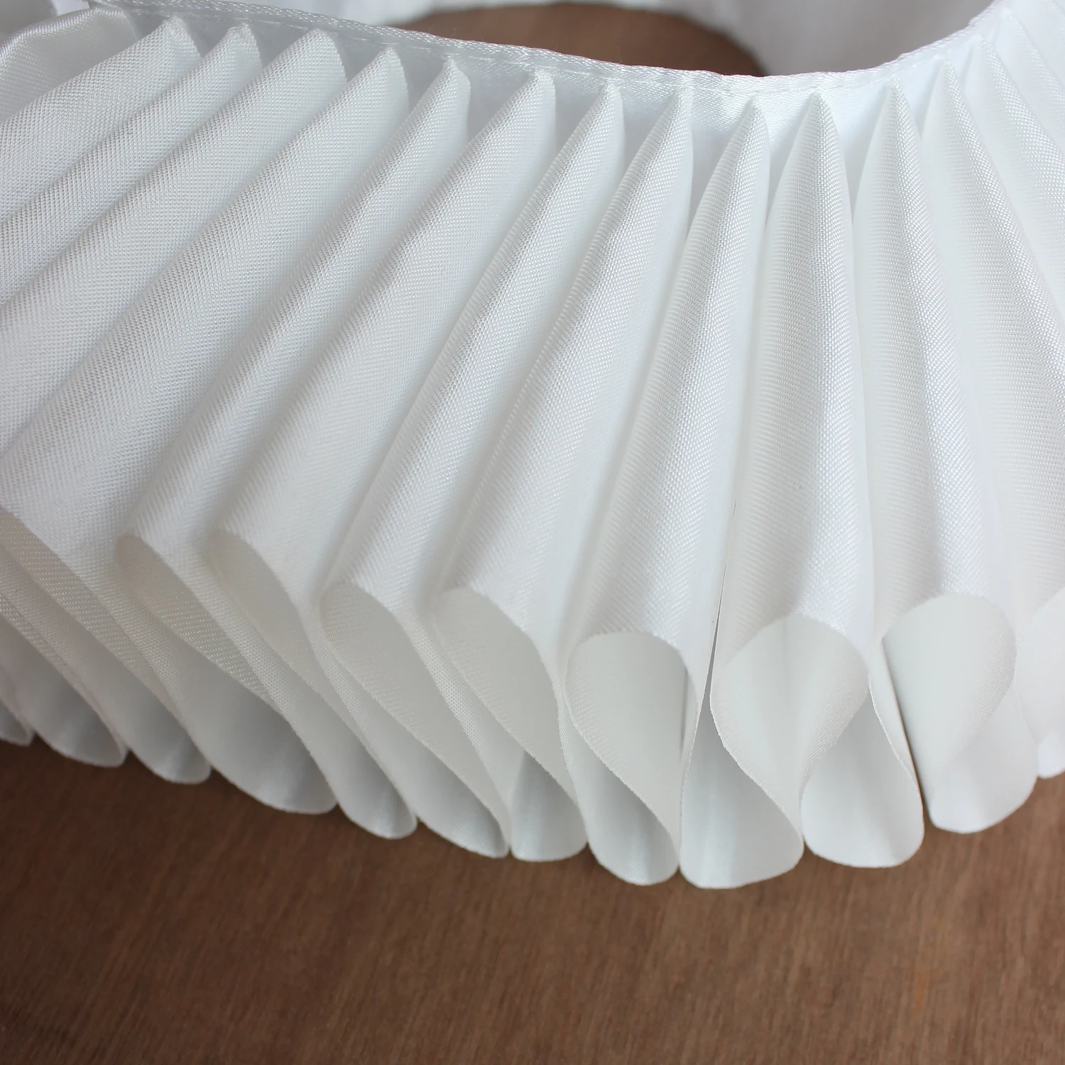 قطعة واحدة من ياقة كاذبة للسيدات من عصر النهضة المكشكشة. إنها كلاسيكية وجميلة ذات نوعية جيدة ومناسبة للربيع والخريف