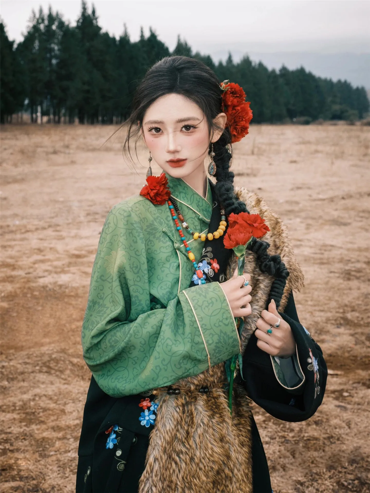 

New Women's Tibetan Ethnic Embroidered Dr Photoaphy Studio Photoaphy Faionable Travel Photoaphy Tibetan Costume