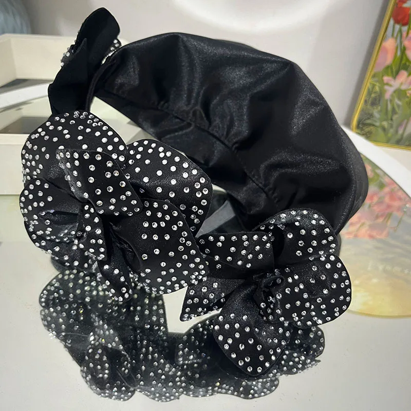 

Half Moon Satin Shoulder Bags for Women Elegant Diamond Flower Handbag Wedding Party Dinner Bag Sweet and Cute Square Bag