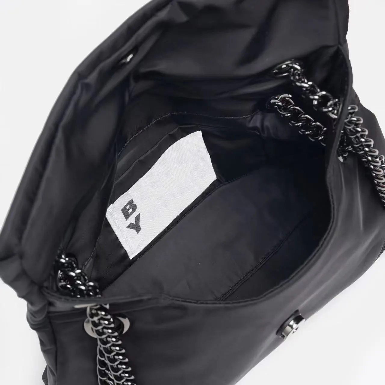 2024 classic light luxury black chain advanced practical buckle all-black square bag large capacity to store many items