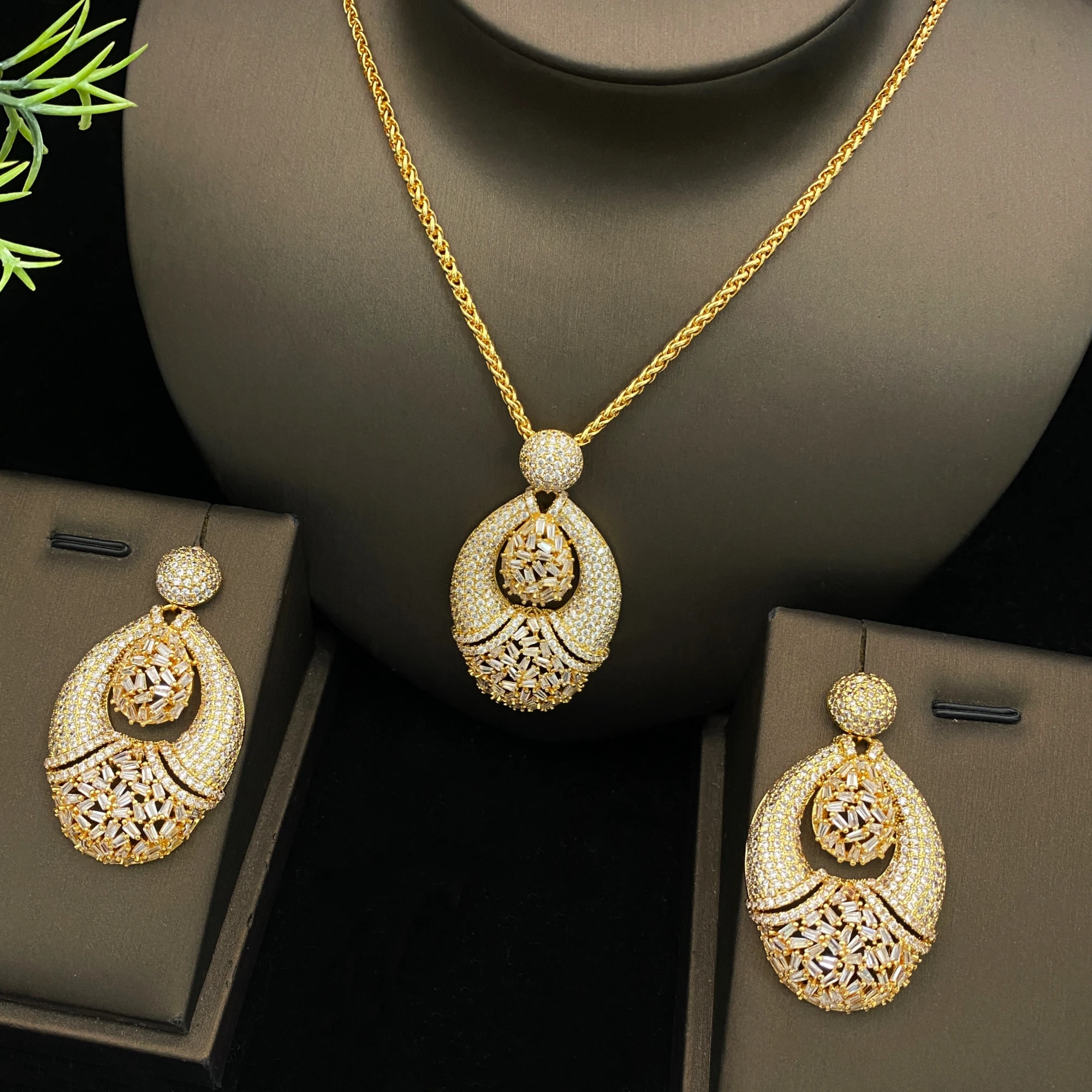 

JRH Oval Hollow Zircon Gold Plated 2-Piece Set Necklace Earrings Hollow Design Fully Inlaid with Women Luxury