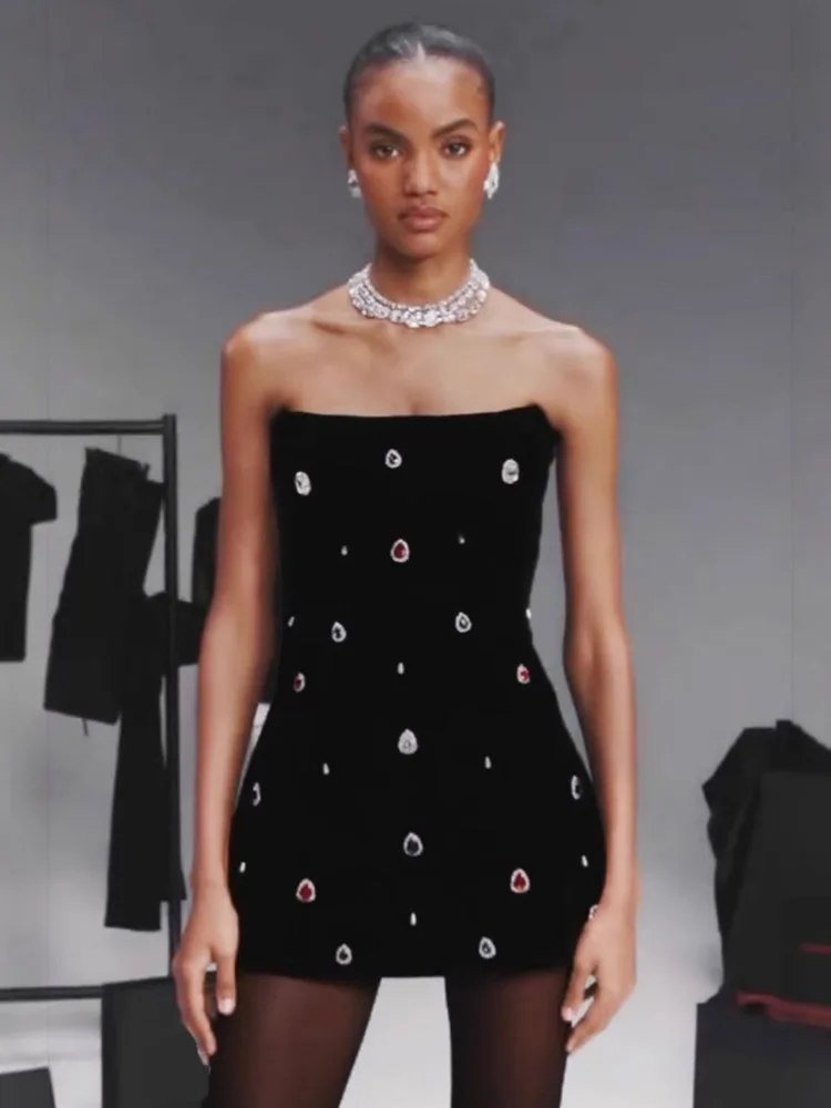 ファッショナブルなダイヤモンドがちりばめられたショートストラップレス包帯ドレススリムデザイン春の新スタイルの女性のミニドレス