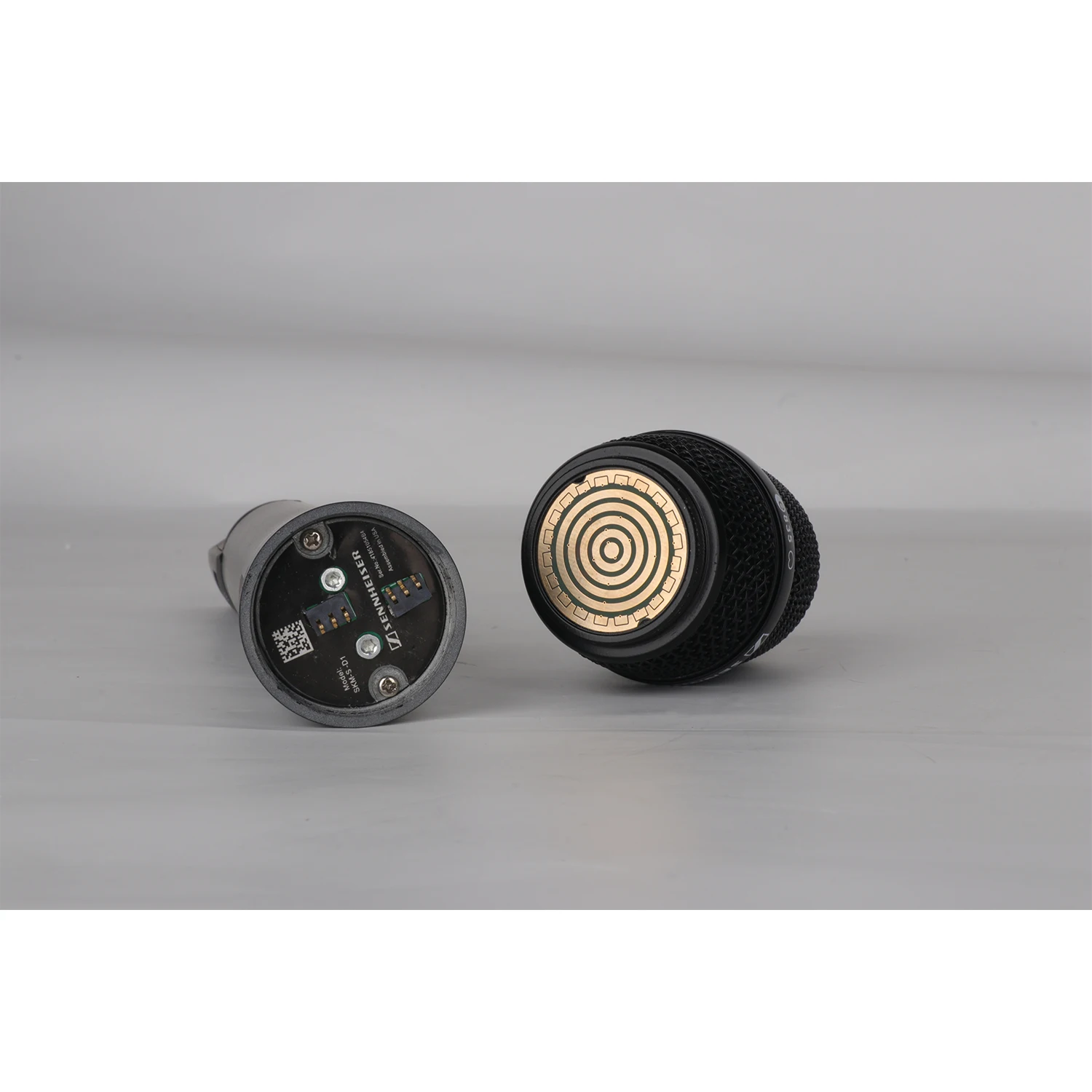 EWD1Good Quality True Diversity 1CH Wireless Handheld Microphone One by One for Conference/Singing/Stage Performance