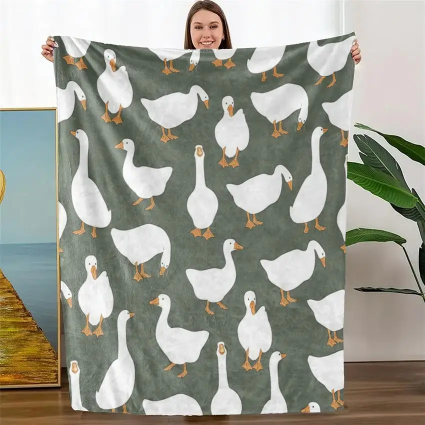 Luxuriously Soft Dark Green & White Goose Blanket - Elegant Flying Geese Pattern, All-Season Cozy Throw for Couch, Bed, Home Dec