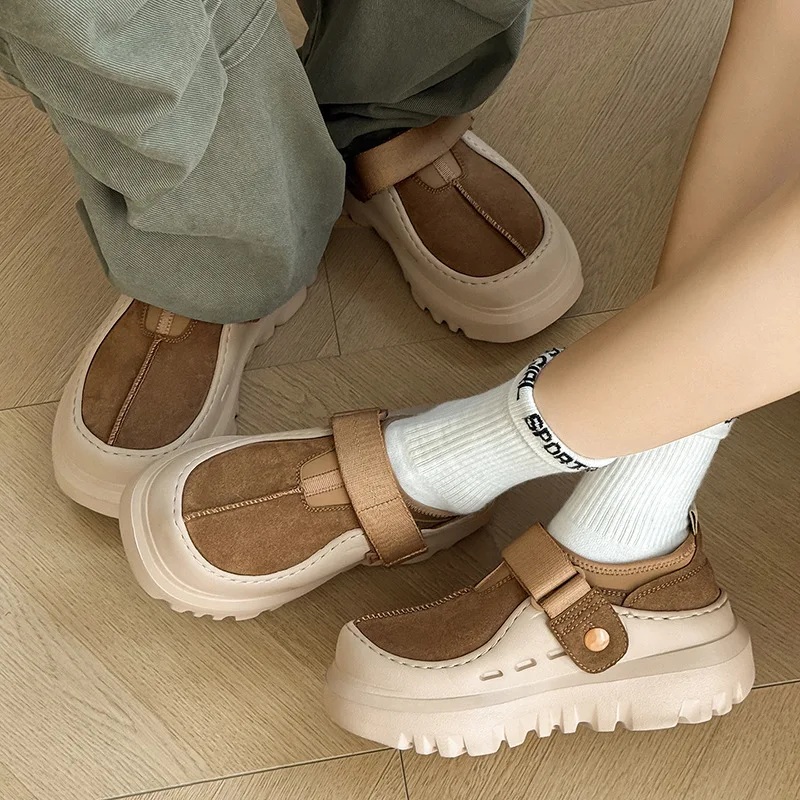 Paar zachte zolen lage dikke zool lederen schoen comfortabele casual platte en modieuze schoenen