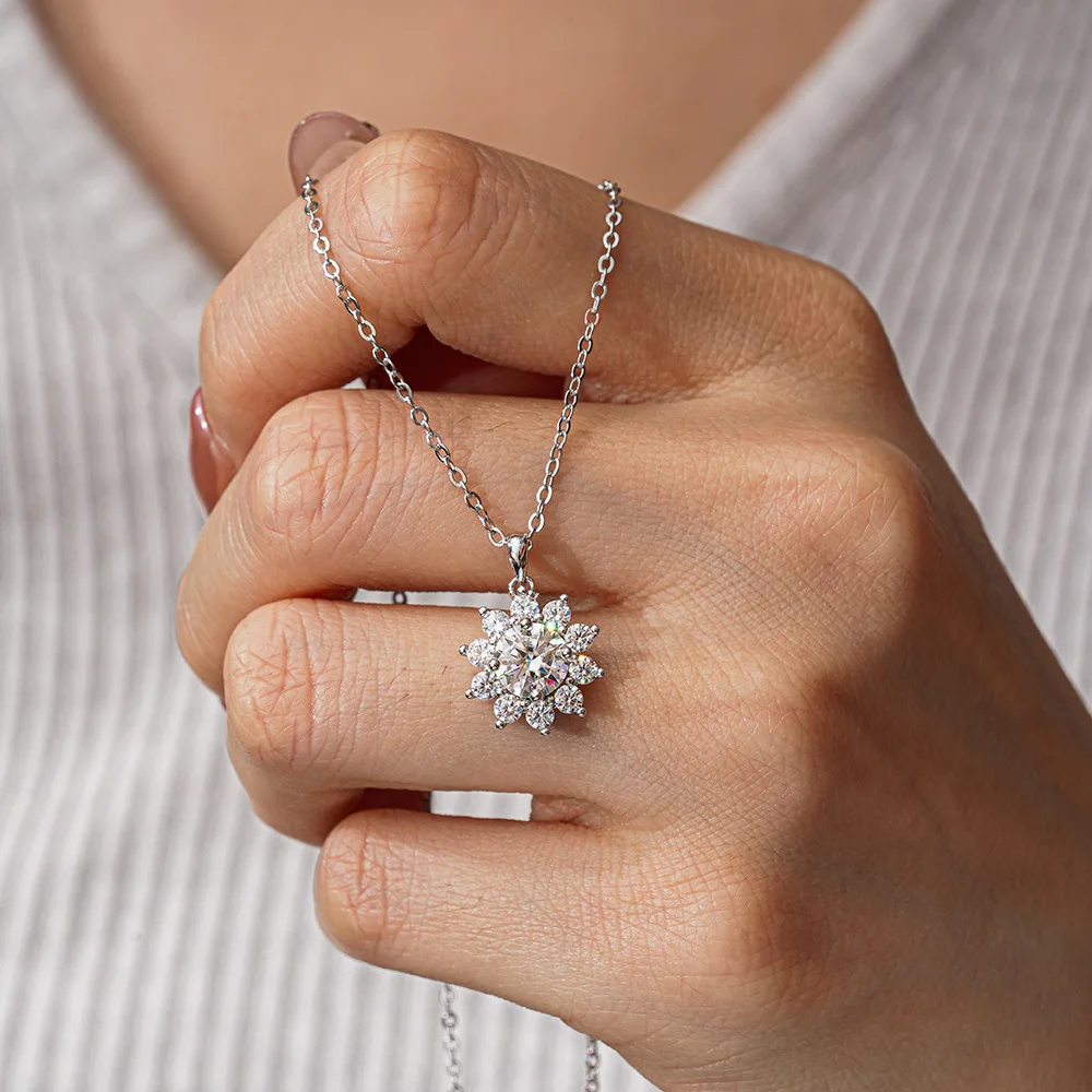 Lumira Fashion Classic Round Bag Snowflake Pendant 50-Point Moissanite Platinum PT950 Necklace for Women Fine Jewelry Gift