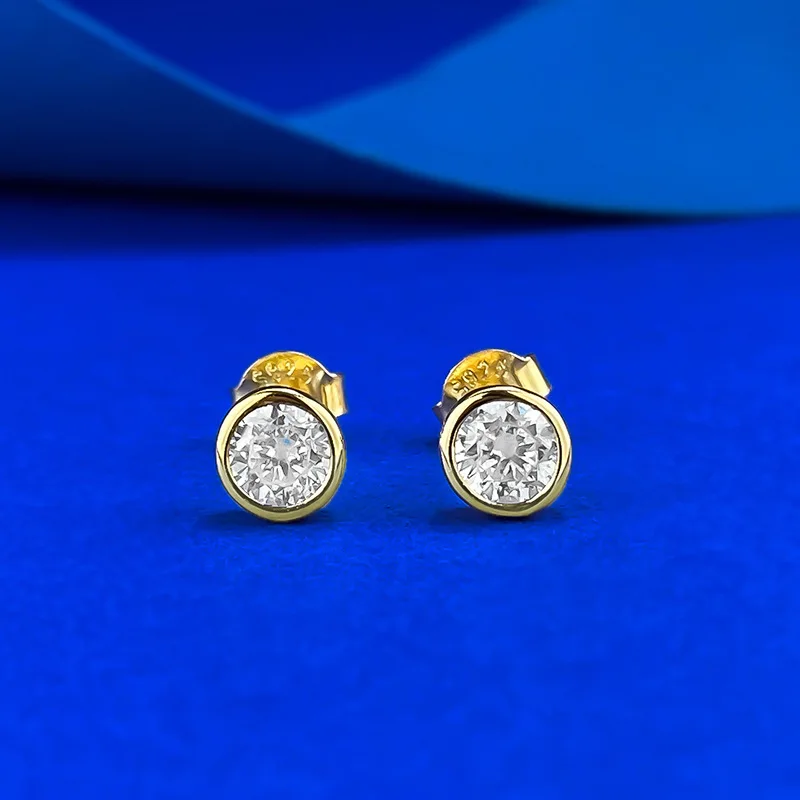 

Minimalism 925 Sterling Silver High Carbon Diamond Unisex Stud Earrings 1 Carat Brilliant Cut Yellow Gold Round Ear Stud For Men