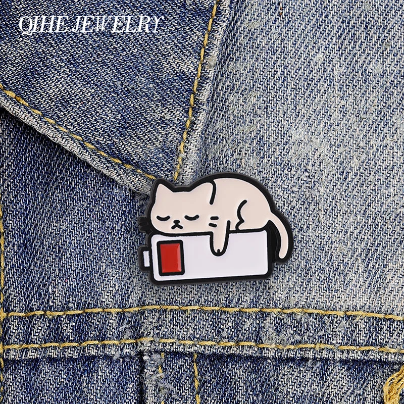 Tired Cat On Dead Battery Enamel Pins Cartoon Low Energy Battery Kitten Brooches Backpack Clothes Badge Jewelry Gift for Friends