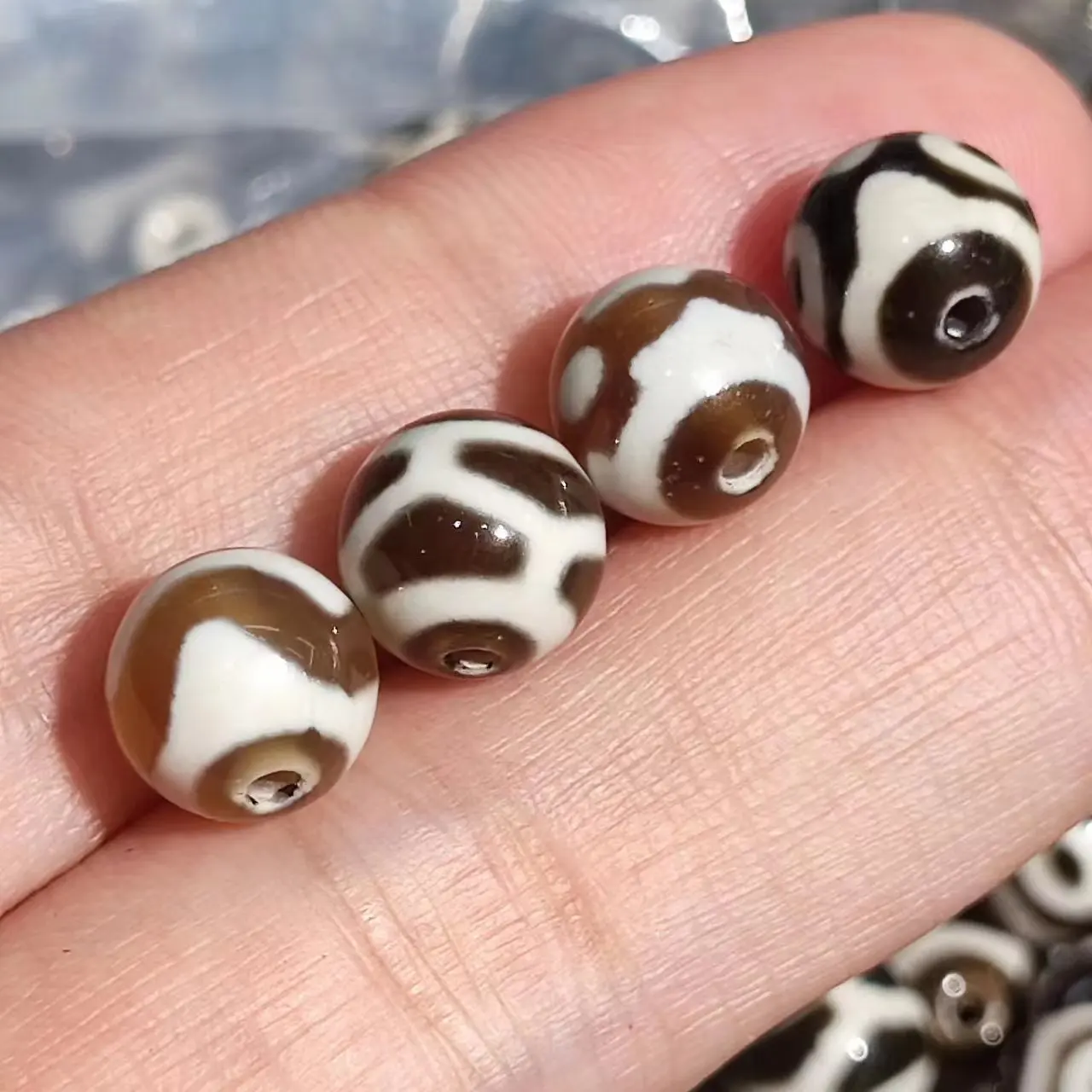 100pcs/lot natural multi-pattern old agate dzi Black and white Mini beads Weathering lines wholesale Accessories jewelry diy