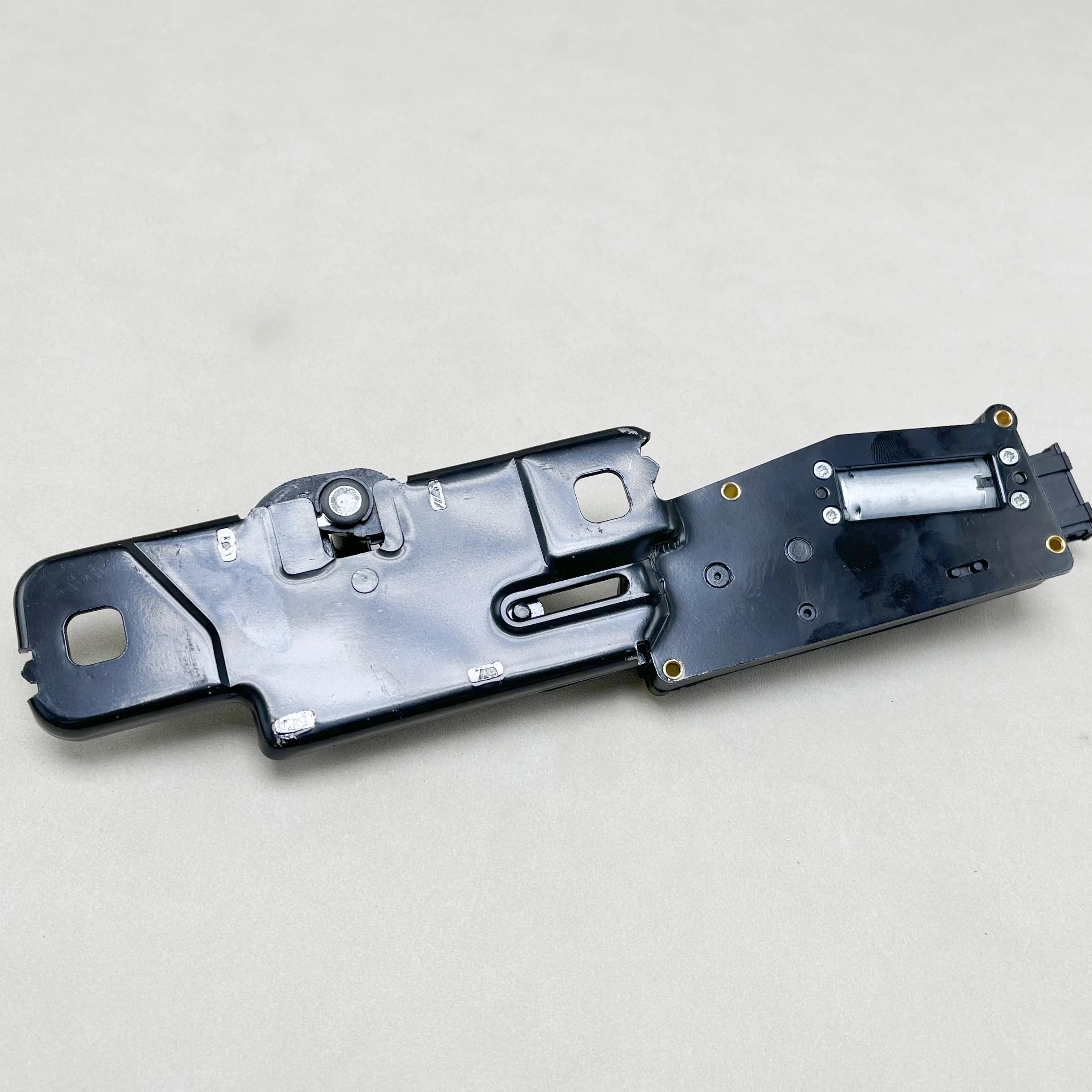 

4F9827383G Car Electric Tail Tailgate Trunk Lock Block Motor 4F9827383B 4F9827383D 4F9827383E for VW Passat Tiguan Audi A4 A6 Q7