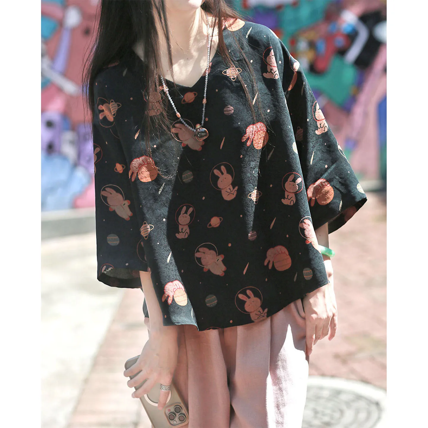 

Шелковая футболка с красными облаками от HuaZiXing anui «Guizhen» против старения, сексуальная, крутая, с принтом, свободная посадка, летняя женская мода