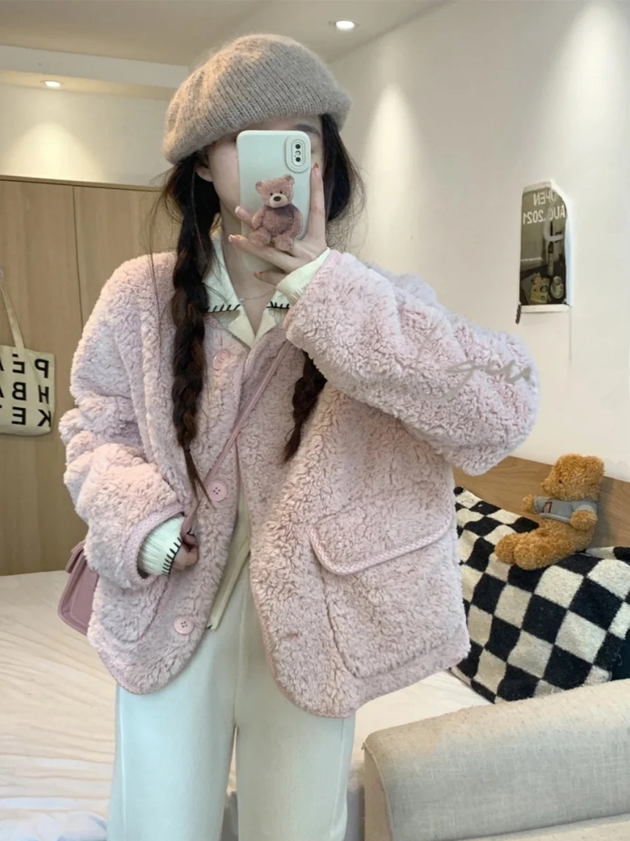 

Женская куртка из розового меха ягненка, зима 2023, новая мода, высококачественный кожаный мех с начесом, круглый пушистый топ для поездок на работу, Ne...