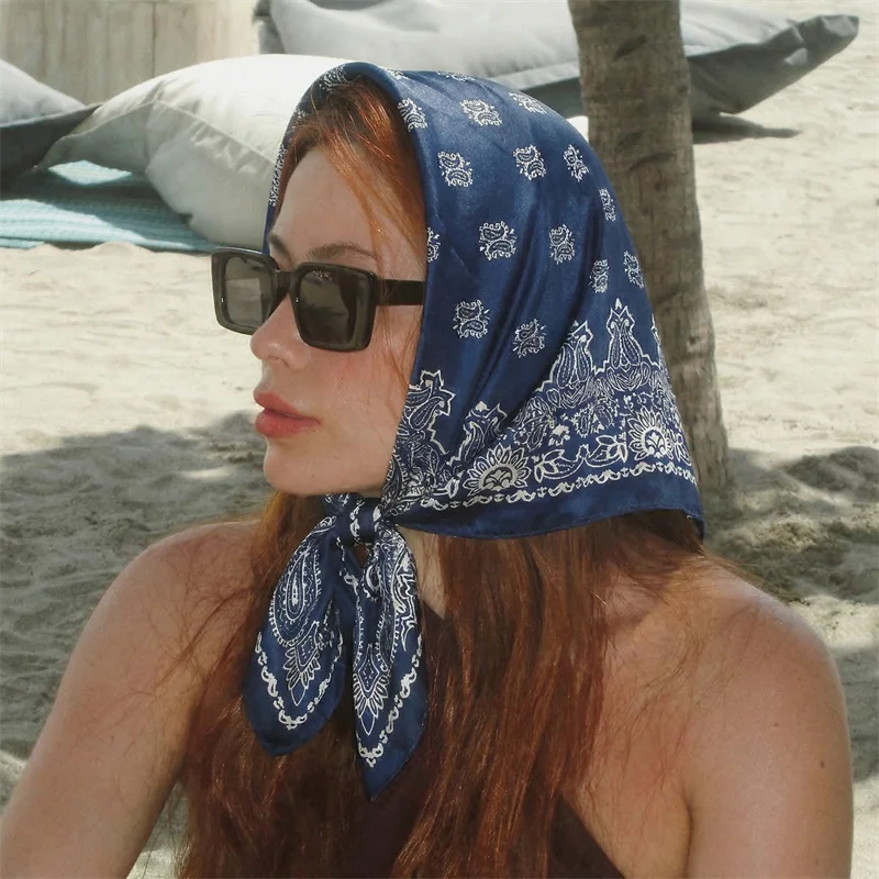 

Квадратный шелковый платок для женщин, люксовый бренд, атласный с принтом, хиджаб, мусульманский парео, бандана, женская шаль, головной убор, фулярд, 70*70 см