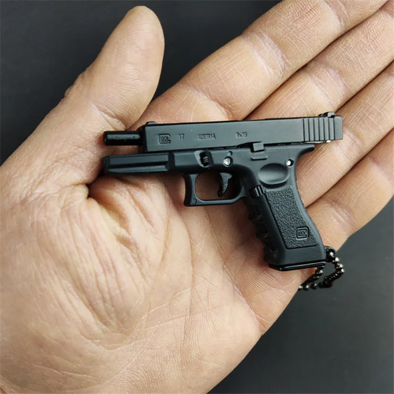 1:3 G17 Portachiavi con pistola in metallo Pistola giocattolo in miniatura Collezione di pistole in lega Giocattoli Ciondolo regalo