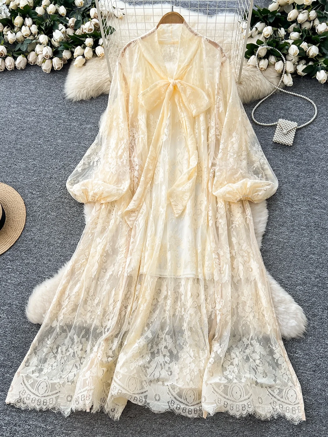 エレガントなVネックレースドレス、蝶ネクタイ付きランタンスリーブ、ゆったりとしたスリムロングスカート、女性用フレンチスタイル、ハイウエスト、ポリエステル繊維