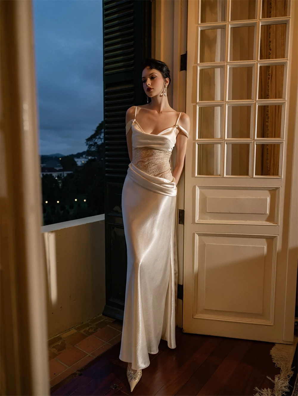 

Customized Sexy Ivory Satin Evening Dress Formal Scoop Sleeveless Celebrity Gowns Delicate Straight Sweep Train Cocktail Dresses