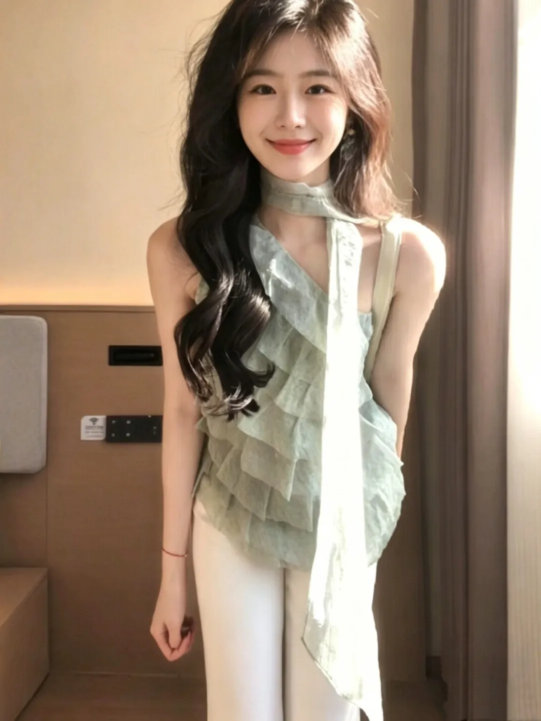 

Elegant Cake Style Off-Shoulder Crop Top Women's Breathable Cotton French Style Vest Strap Design Slimming Waist Gentle Style