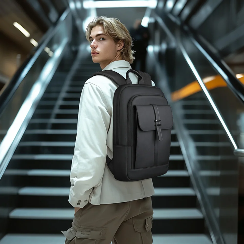 Zaino da uomo sottile HK Borse per laptop da 15,6 pollici Zaino da lavoro d'affari impermeabile Zaino da scuola casual Borsa da viaggio per college